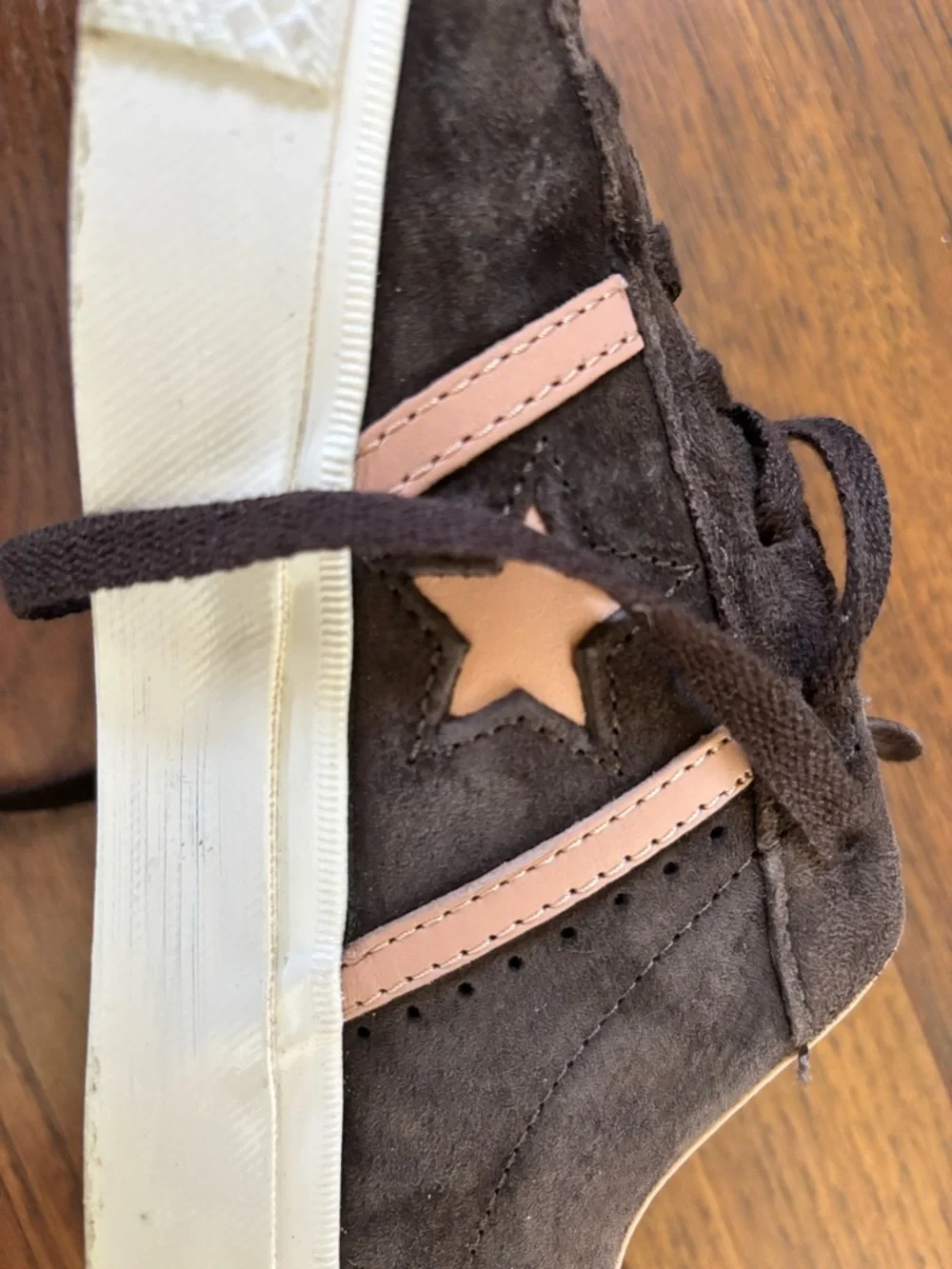 Converse Brown Suede Sneakers with Pink Star Accent-Unisex Mens: 6.5 Women: 8 - Picture 7 of 9
